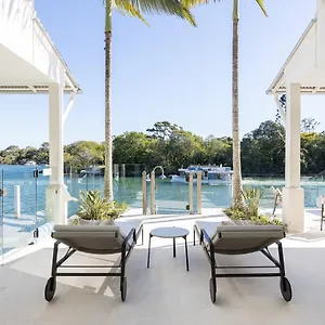 Iluka, Luxurious Riverfront Retreat Holiday home Noosa Heads